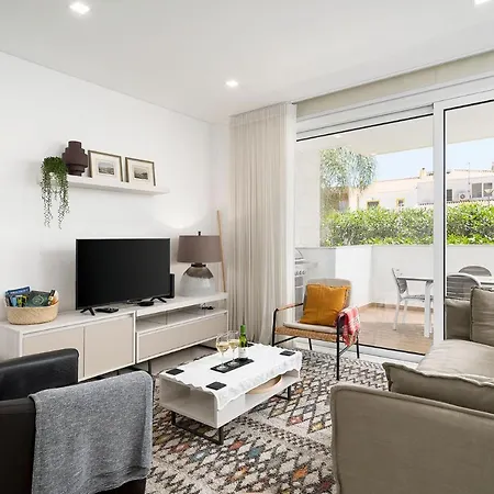 Apartment Design 2 With Pool By Homing Lagos