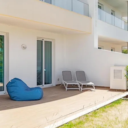 Design 2 With Pool By Homing Apartment Lagos