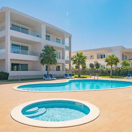 Design 2 With Pool By Homing Apartment Lagos