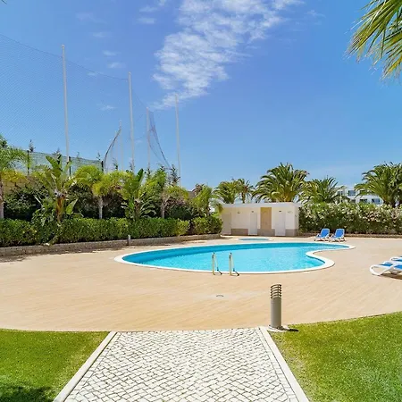 Design 2 With Pool By Homing Apartment Lagos
